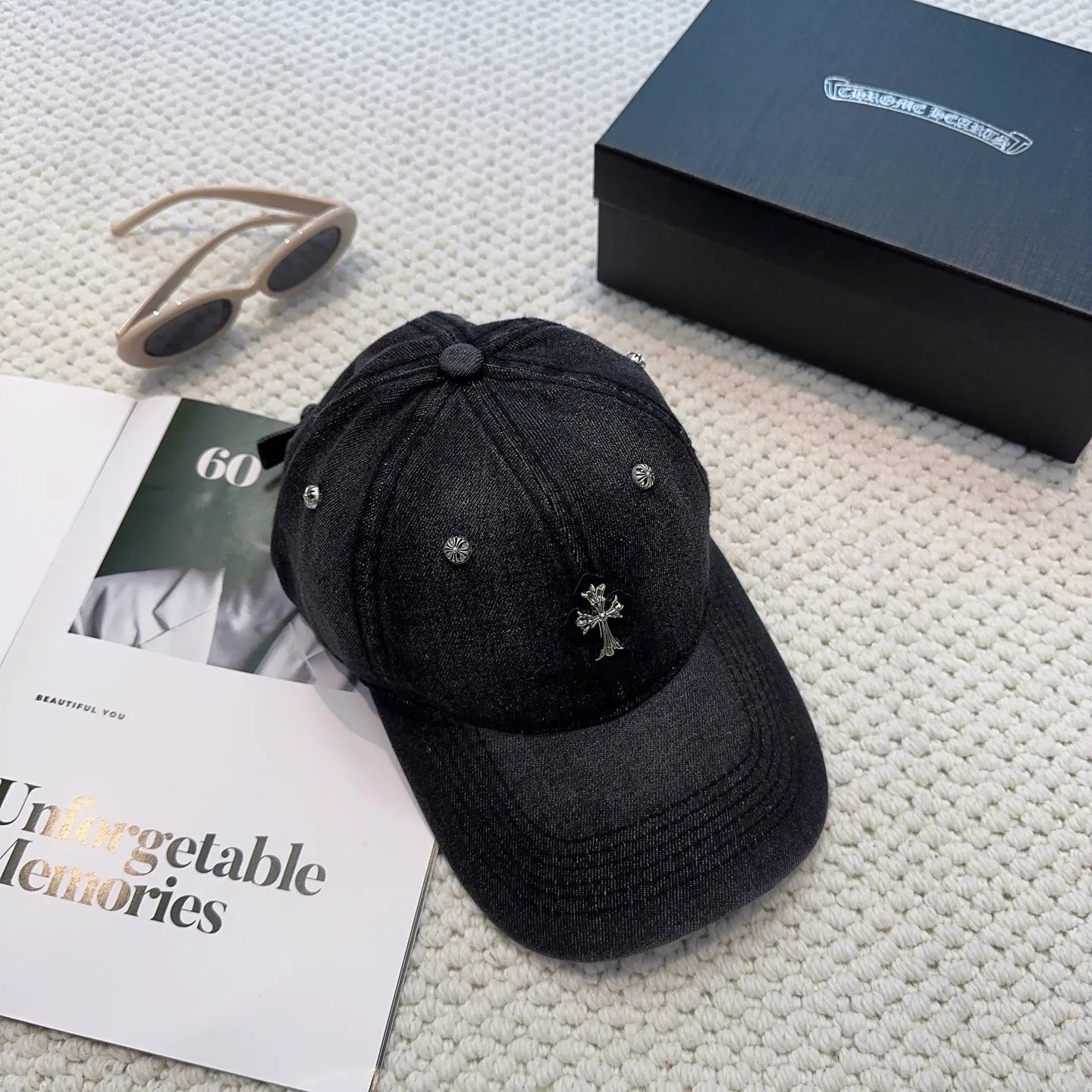 P60 Crow Heart 🆕🆕25 new washed denim baseball cap, personalized fashion classic cross logo, casual with a cool feeling, unisex style, same style for men and women! Very easy to match! Head circumference: 56-58cm is available